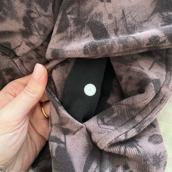 Lululemon Scuba Full Zip - Picture 2 of 3